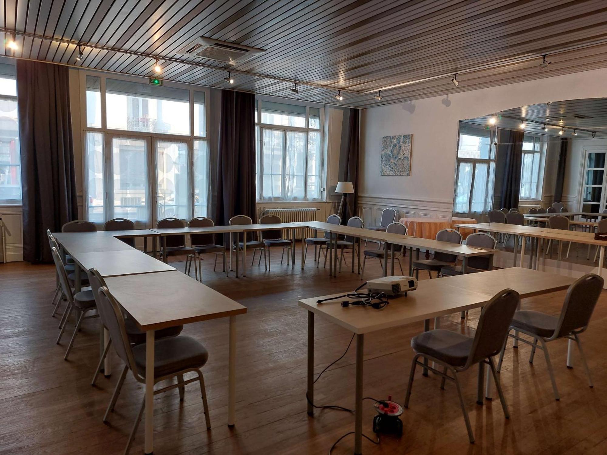 Brit Hotel Roanne - Le Grand Hotel エクステリア 写真