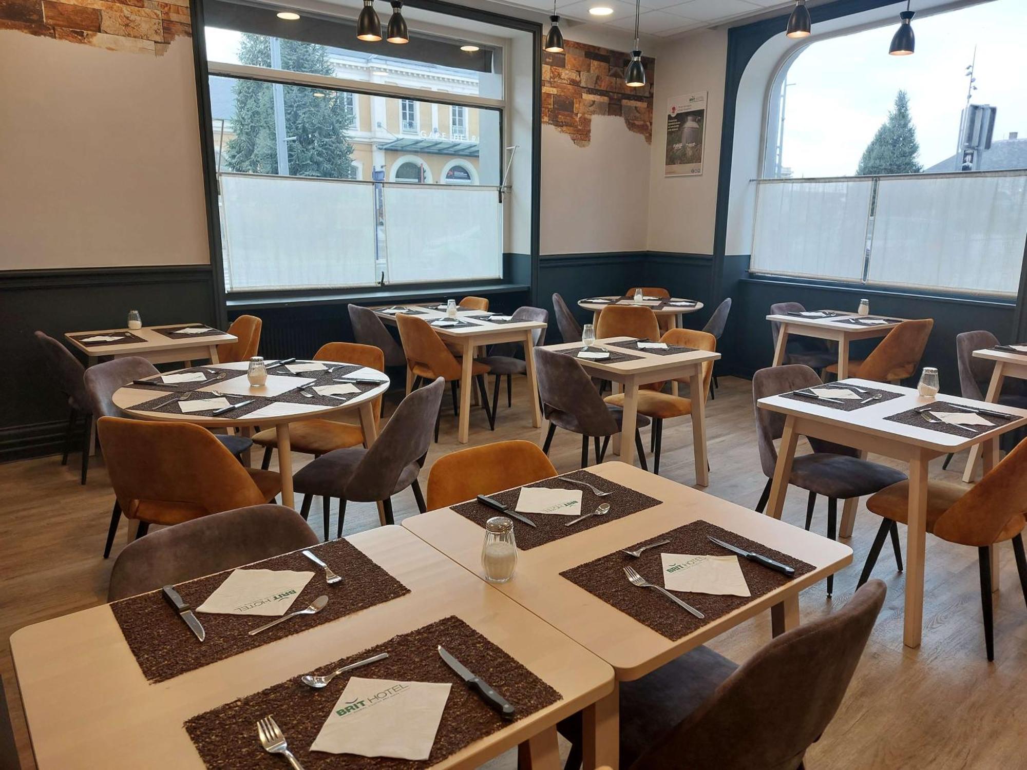Brit Hotel Roanne - Le Grand Hotel エクステリア 写真