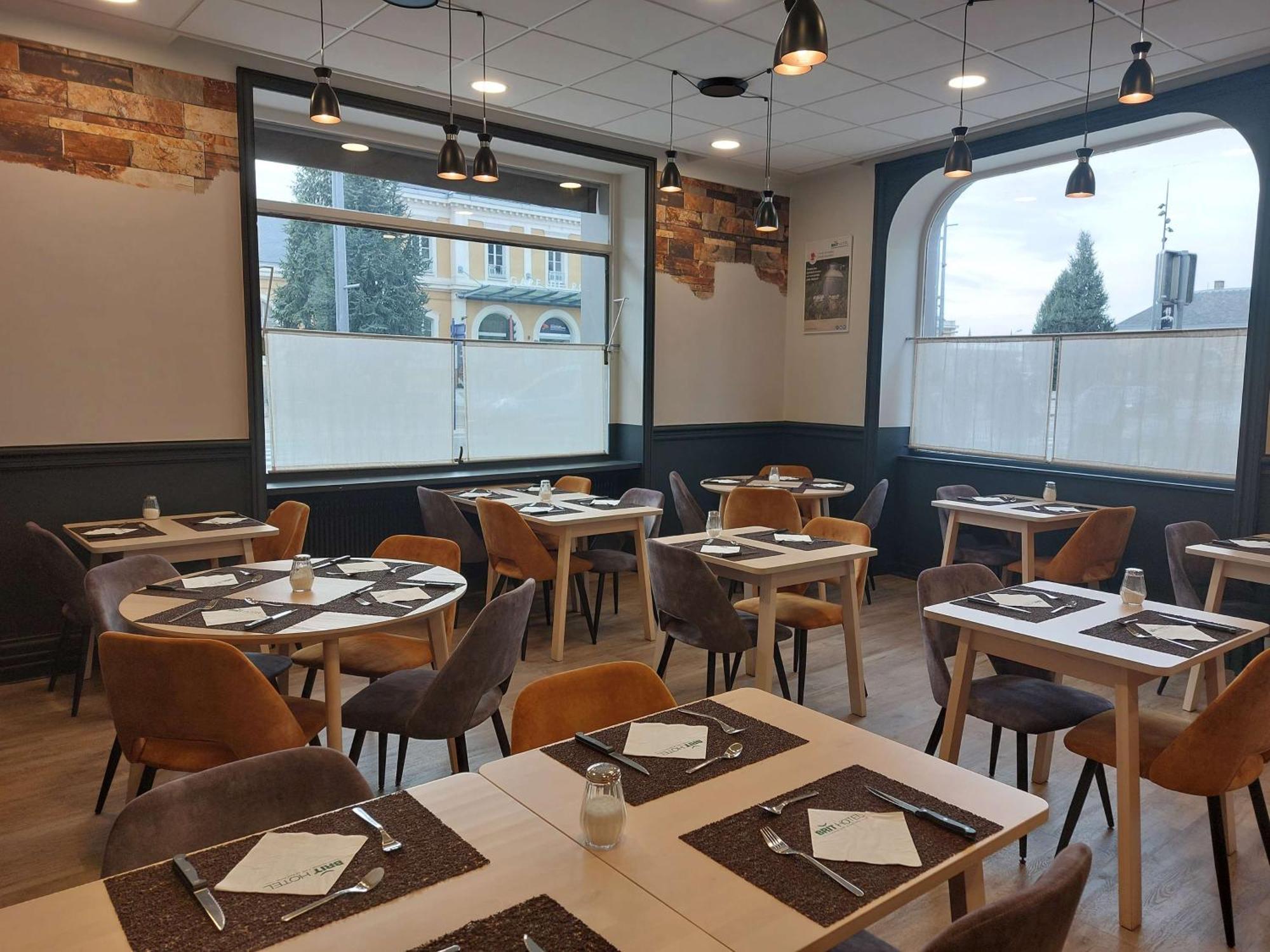 Brit Hotel Roanne - Le Grand Hotel エクステリア 写真