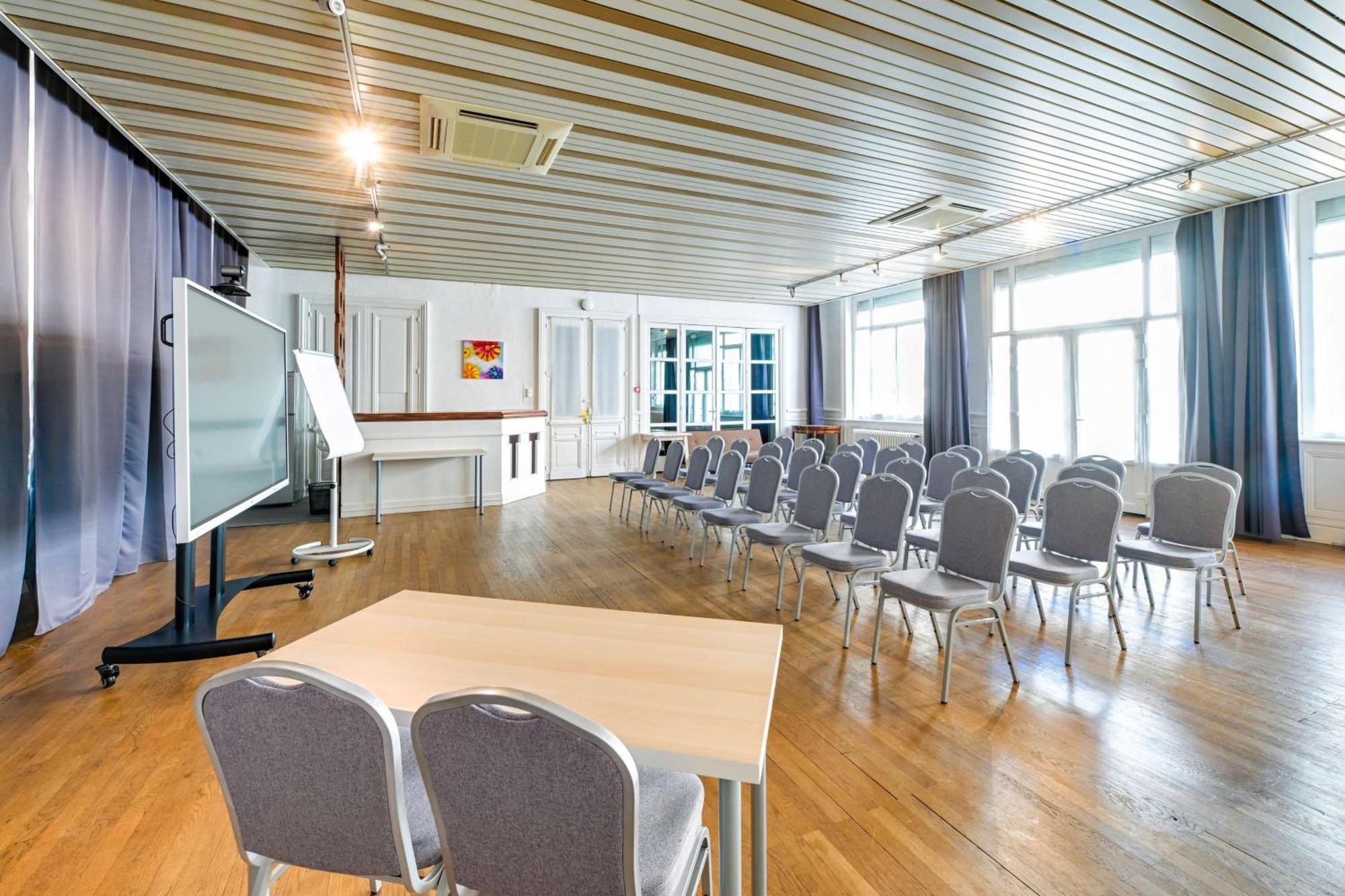 Brit Hotel Roanne - Le Grand Hotel エクステリア 写真