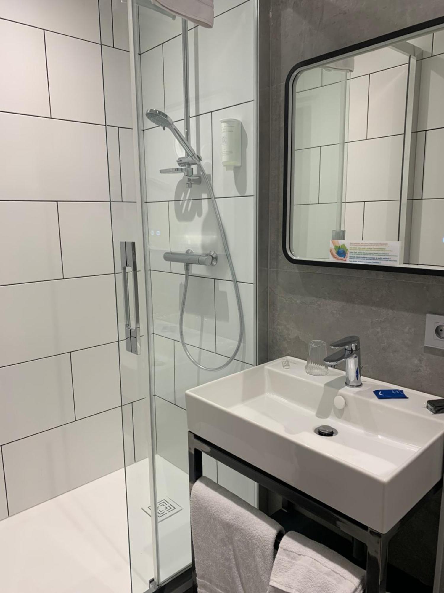 Brit Hotel Roanne - Le Grand Hotel エクステリア 写真