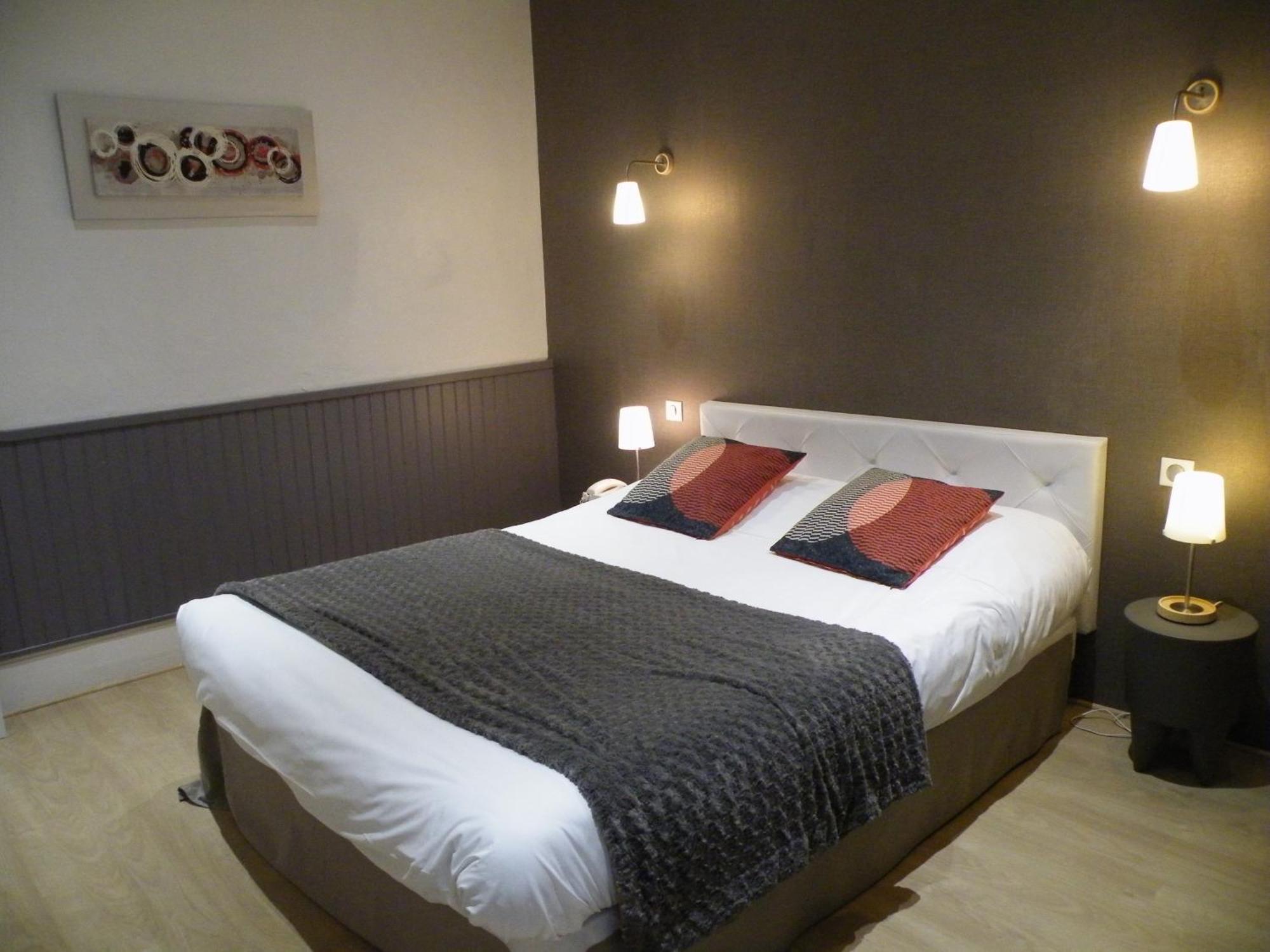 Brit Hotel Roanne - Le Grand Hotel エクステリア 写真