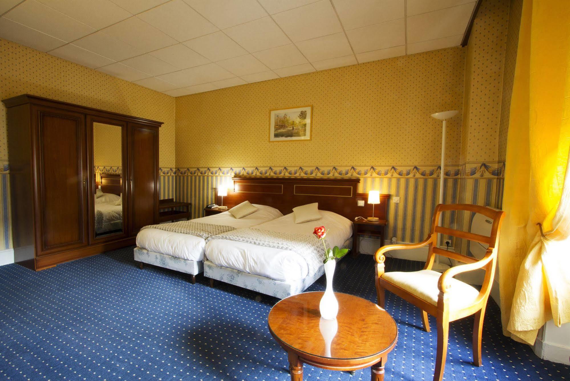 Brit Hotel Roanne - Le Grand Hotel エクステリア 写真